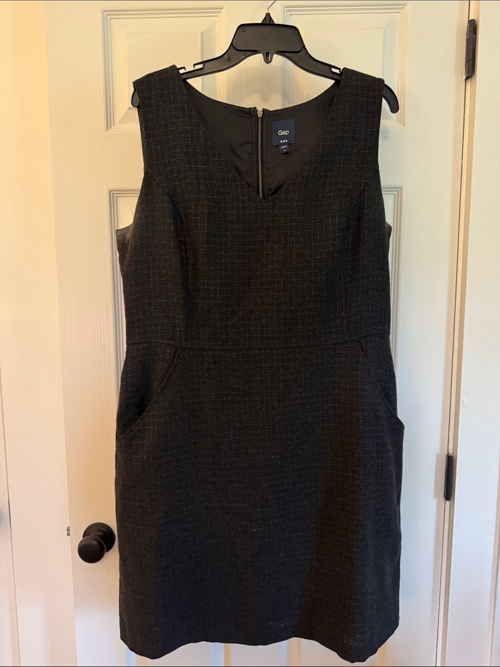 GAP Black Textured Woolblend Sleeveless Midi Sheath Dress with Pockets